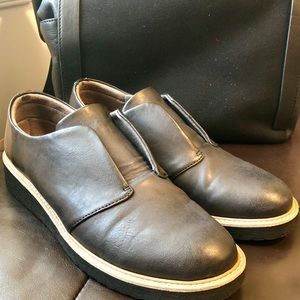 Women’s Eurosoft slip on loafer.